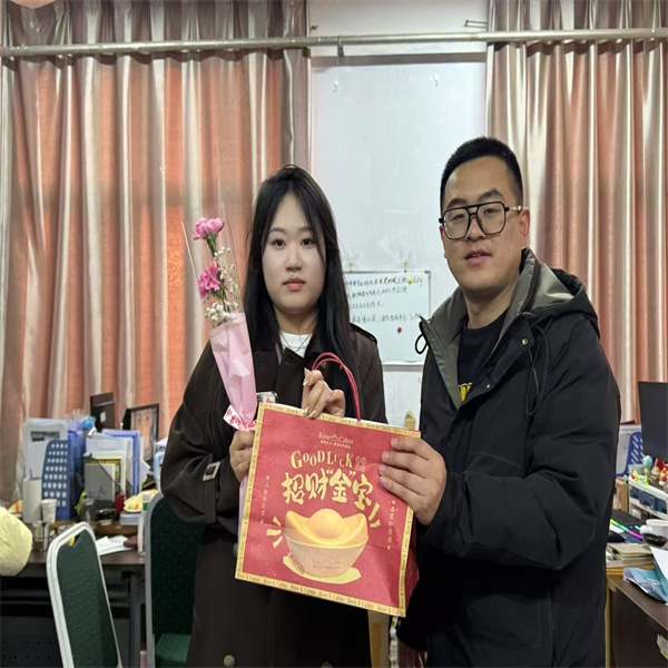 “聚巾幗風(fēng)采，綻經(jīng)濟(jì)芳華”經(jīng)濟(jì)學(xué)院舉辦慶祝“三八”國(guó)際勞動(dòng)?jì)D女節(jié)活動(dòng)