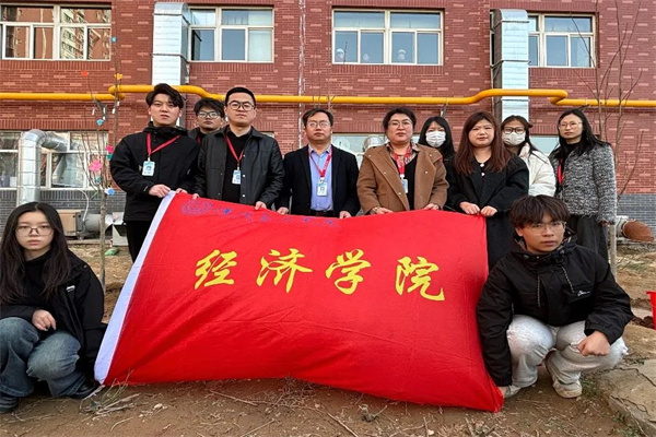 保定理工學(xué)院經(jīng)濟(jì)學(xué)院開展“播種綠色希望，共建美麗校園”植樹節(jié)主題活動(dòng)