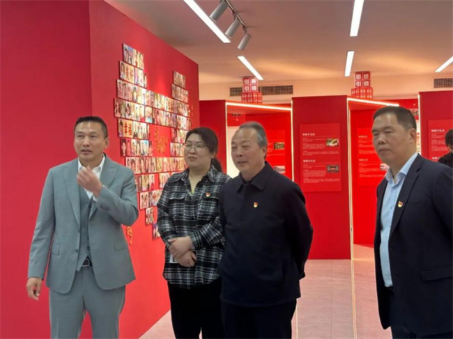 保定理工學院經(jīng)濟學院與東小莊村黨建聯(lián)建共建簽約暨大學生志愿服務(wù)社會實踐基地啟動儀式圓滿舉行