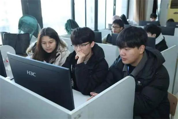 經(jīng)濟(jì)學(xué)院在2024年iCAN大學(xué)生創(chuàng)新創(chuàng)業(yè)大賽“精創(chuàng)杯”數(shù)字經(jīng)濟(jì)決策創(chuàng)新挑戰(zhàn)賽全國總決賽中榮獲二等獎