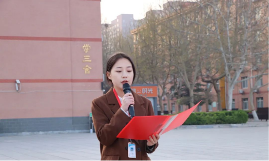 愛國教育保定理工學(xué)院會(huì)計(jì)學(xué)院以青春之名，護(hù)國旗飄揚(yáng)——升旗儀式