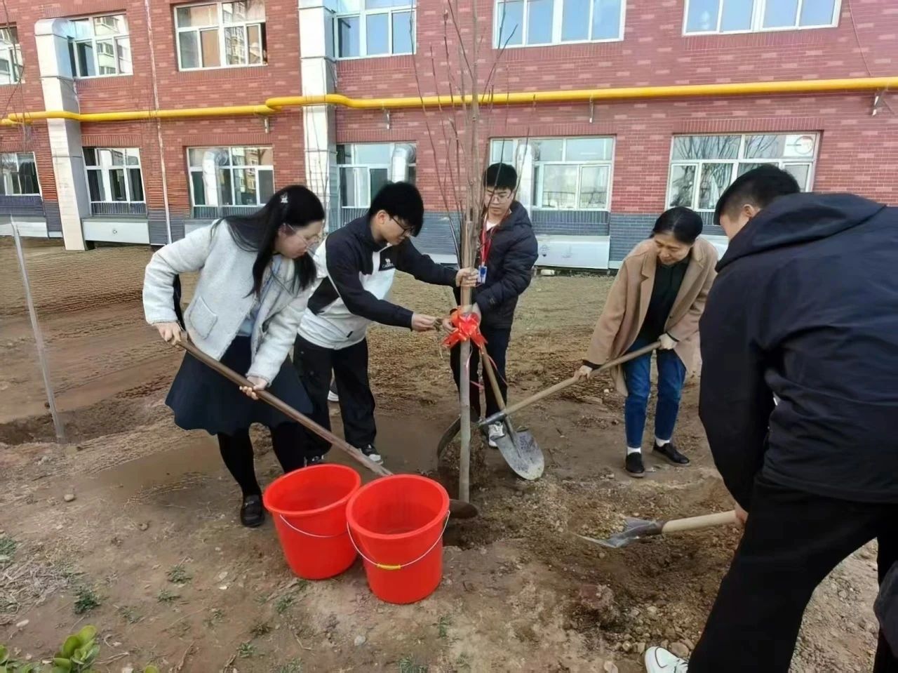 學習雷鋒精神，踐行教育使命——教育學院雷鋒月志愿服務(wù)活動