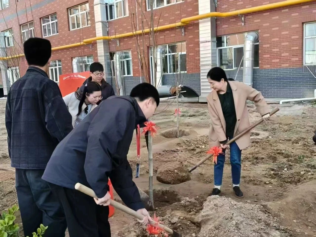 學習雷鋒精神，踐行教育使命——教育學院雷鋒月志愿服務(wù)活動