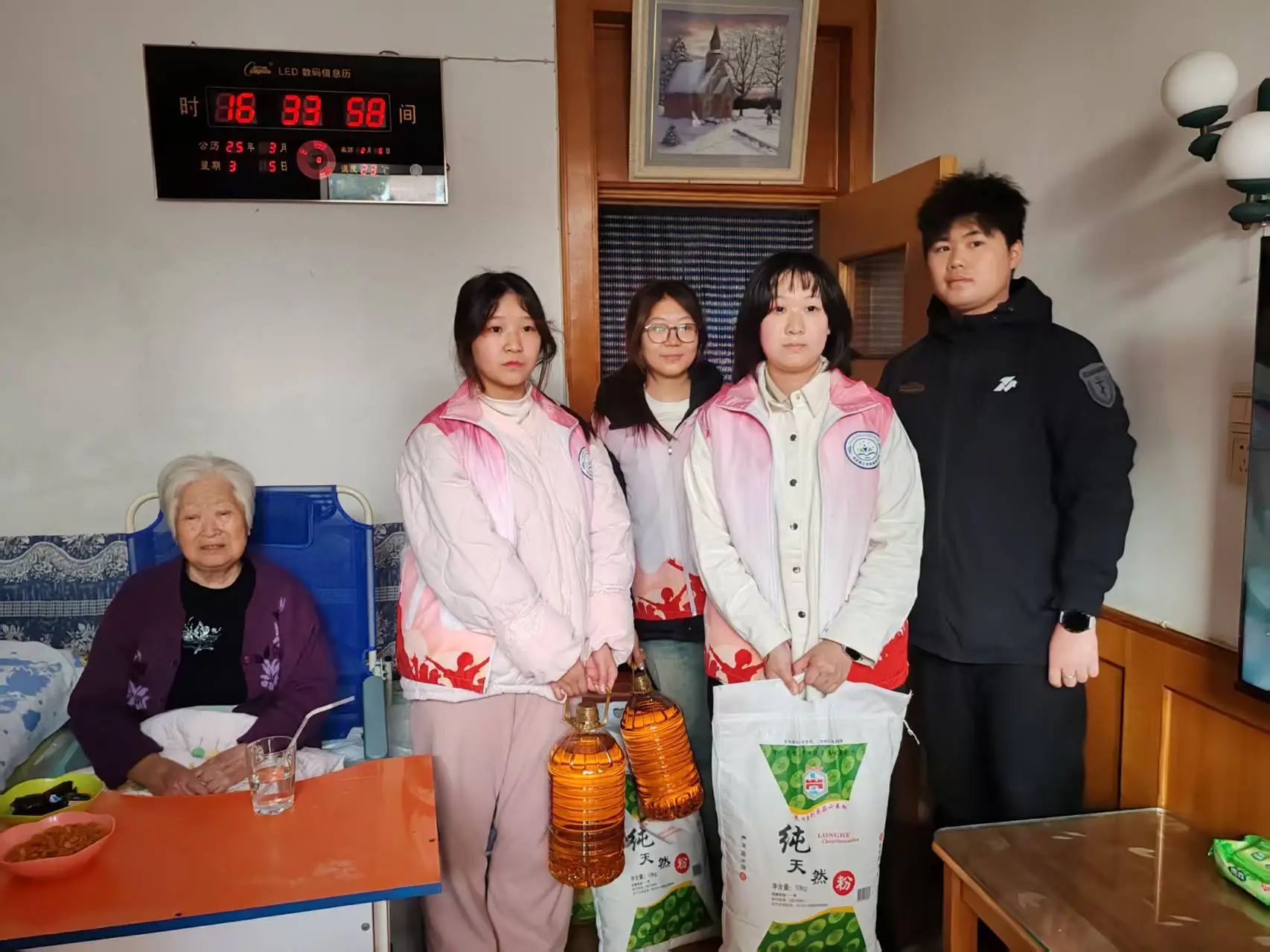 沐雷鋒之光，踐志愿之行