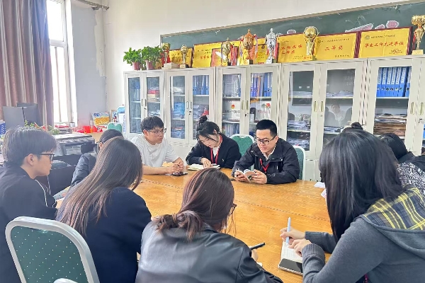 精準(zhǔn)溝通，筑夢成長——輔導(dǎo)員談心談話培訓(xùn)會