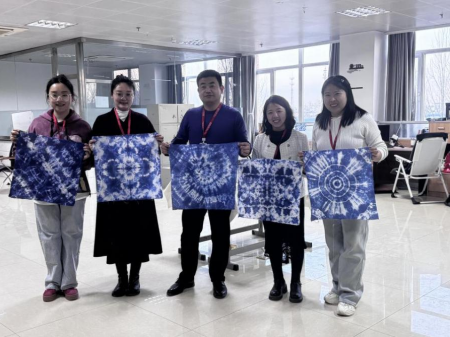 扎染啟新韻 傳承向未來 視覺傳達設(shè)計專業(yè)扎染教學活動成果豐碩