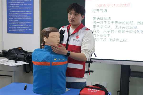【急救賦能，護(hù)航賽道】保定理工學(xué)院經(jīng)濟(jì)學(xué)院2025保馬醫(yī)療保障專項(xiàng)技能培訓(xùn)會(huì)圓滿結(jié)束