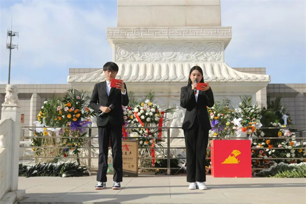 【黨心凝聚，團(tuán)建生輝】清明祭忠魂，追遠(yuǎn)思奮進(jìn)——保定理工學(xué)院經(jīng)濟(jì)學(xué)院開(kāi)展徒步祭掃烈士陵園活動(dòng)