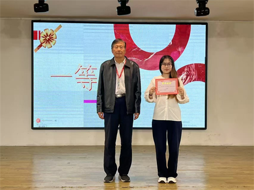 暖春尋微笑，暖心覓青春
