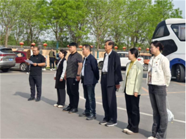 傳承紅色基因，勇做時(shí)代新人//外國語學(xué)院組織青年黨員去冉莊學(xué)習(xí)