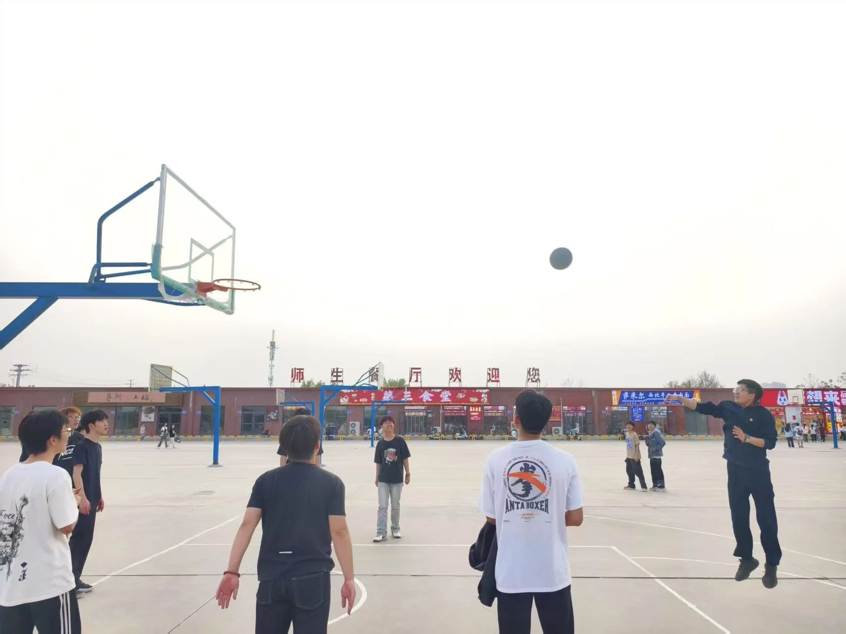 陽光體育展風采，活力校園向未來