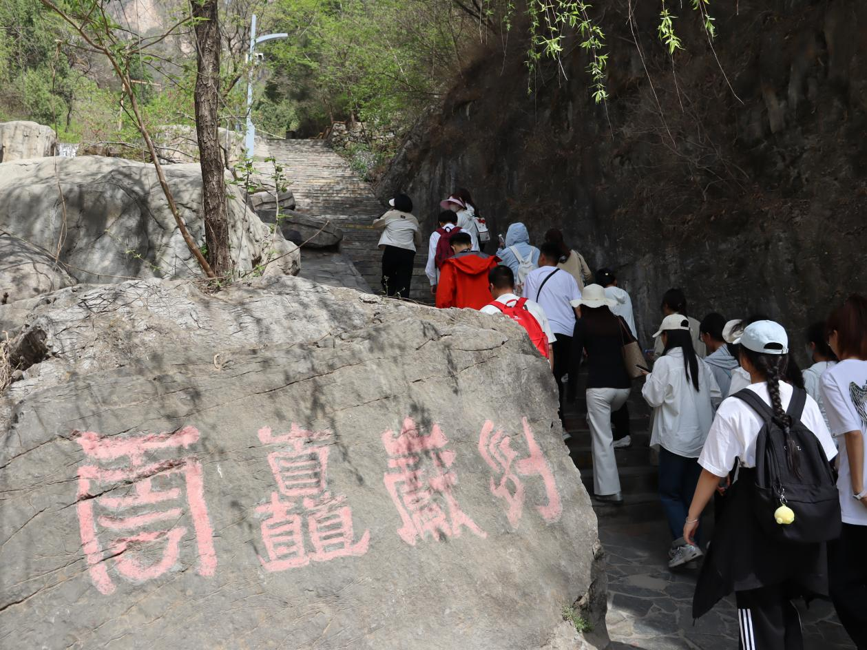 追尋狼牙山足跡，鑄牢黨員信仰根基——保定理工學院教育學院走進狼牙山開展“行走的大思政課”