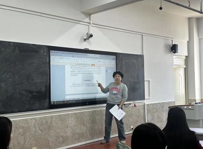 春風(fēng)化雨育桃李，論文指導(dǎo)啟新程