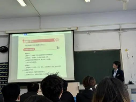 華鑄夢想 安放青春——保定理工學院‖藝術(shù)學院‖華安保險公司2025校園宣講會成功舉辦