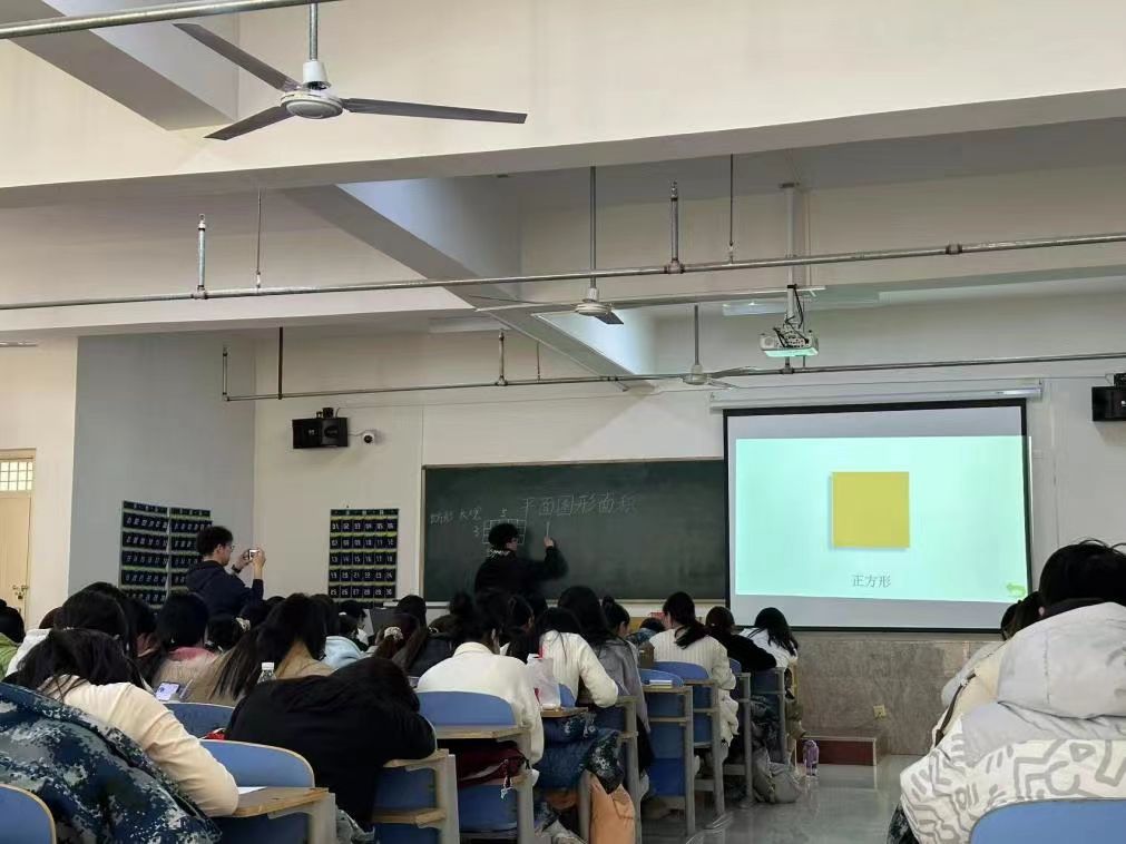 于數(shù)學天地，悟?qū)捜萘α?——<數(shù)學思維與方法> 課程思政新探索
