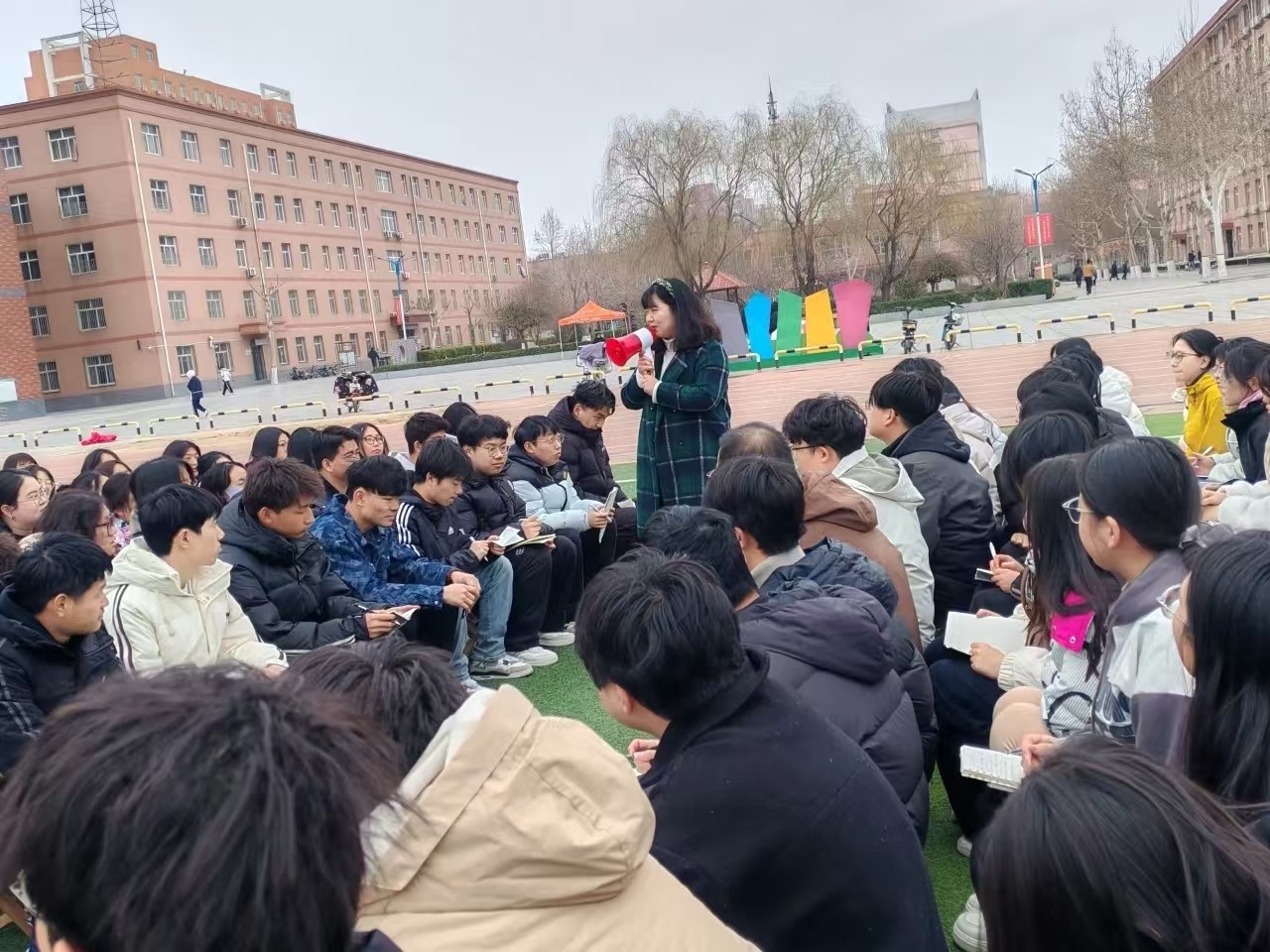 探索職業(yè)航道，校準(zhǔn)人生羅盤