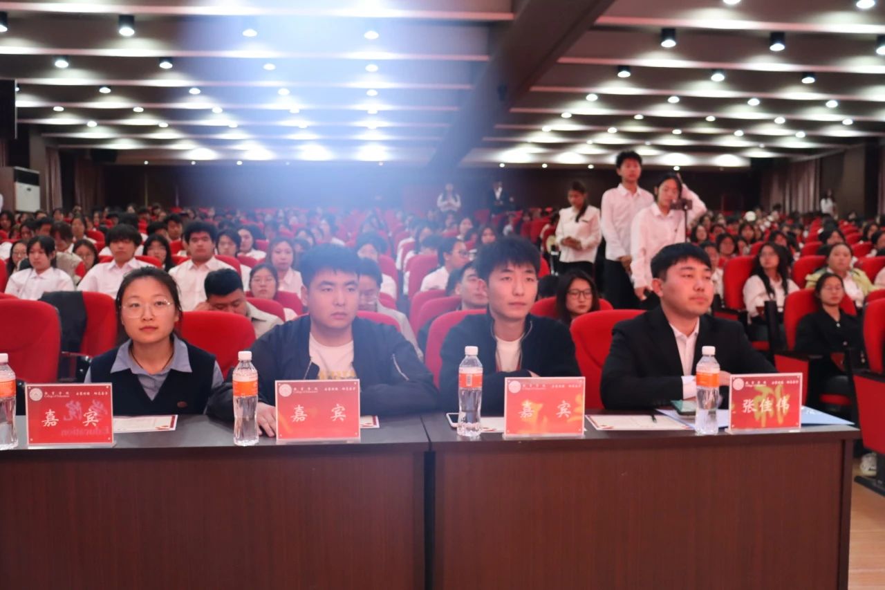 “崇德尚學(xué)揚(yáng)師道，鋒華正茂育新人”三月份教育學(xué)院表彰大會