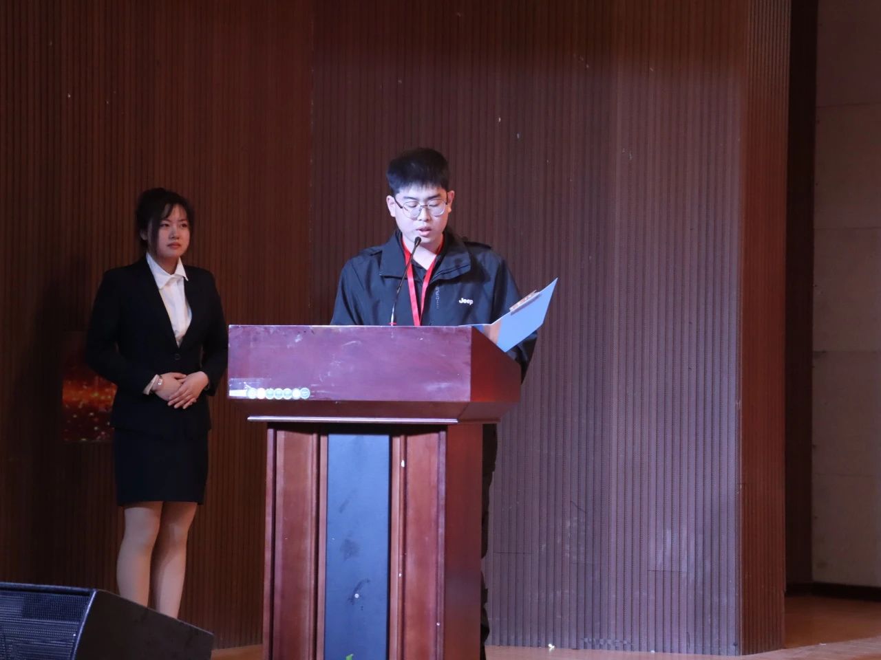 “崇德尚學(xué)揚(yáng)師道，鋒華正茂育新人”三月份教育學(xué)院表彰大會
