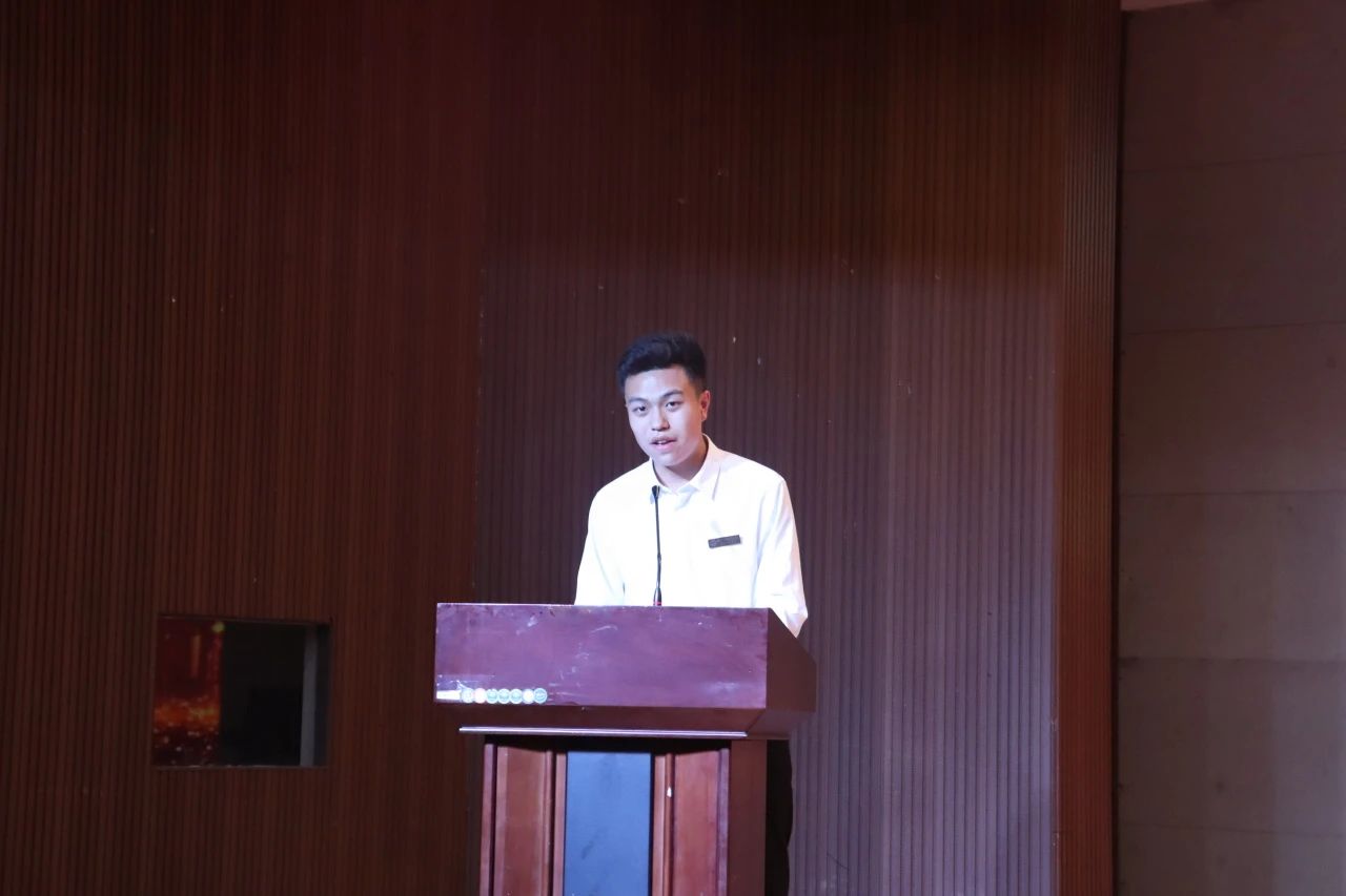 “崇德尚學(xué)揚(yáng)師道，鋒華正茂育新人”三月份教育學(xué)院表彰大會