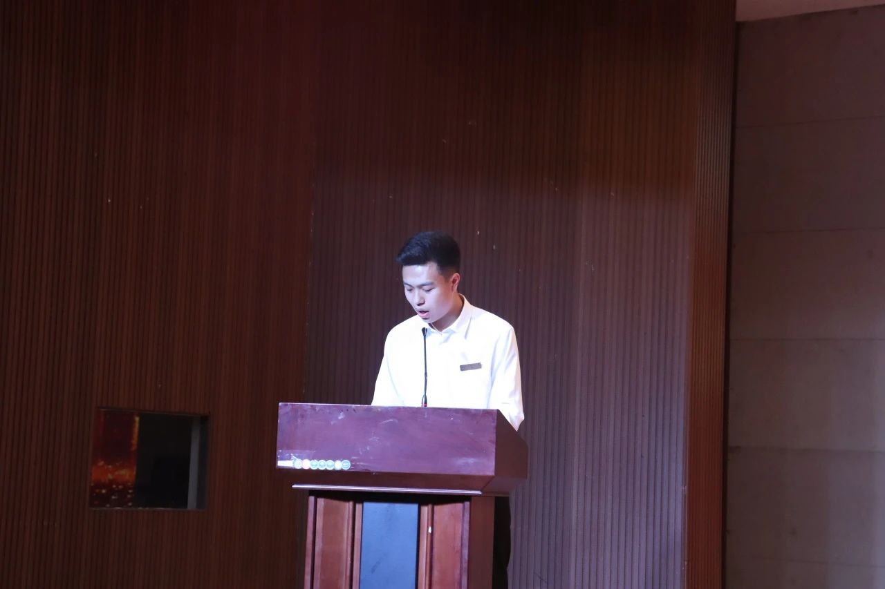 “崇德尚學(xué)揚(yáng)師道，鋒華正茂育新人”三月份教育學(xué)院表彰大會