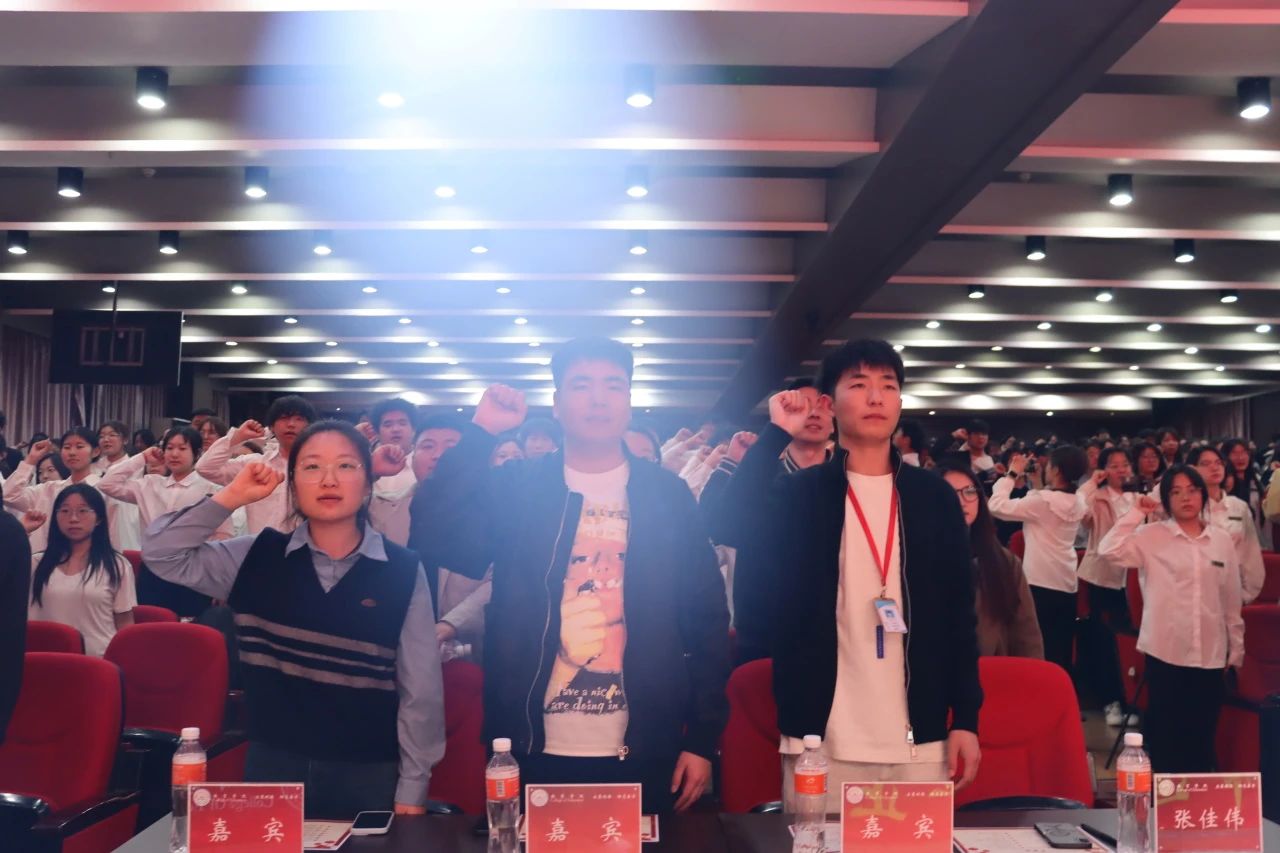 “崇德尚學(xué)揚(yáng)師道，鋒華正茂育新人”三月份教育學(xué)院表彰大會