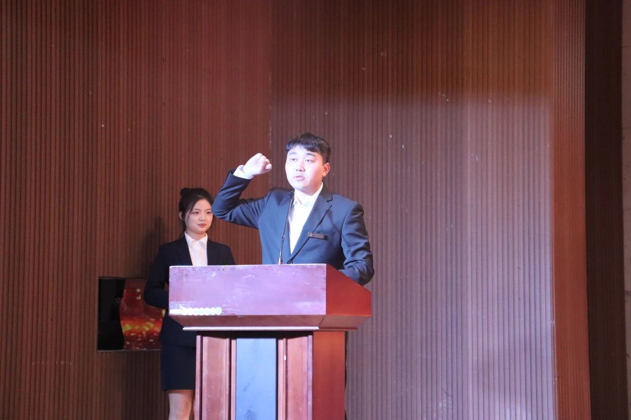 “崇德尚學(xué)揚(yáng)師道，鋒華正茂育新人”三月份教育學(xué)院表彰大會