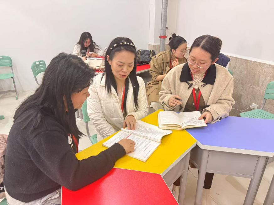 聚焦磨課研討，提升教學(xué)質(zhì)量 ——《現(xiàn)代教育技術(shù)》課程組探索教學(xué)新模式