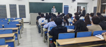 藝術(shù)與信仰的交融：一場紅色書籍讀書班的思想碰撞
