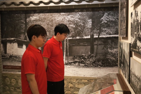 保定理工學(xué)院經(jīng)濟(jì)學(xué)院開展“行走的大思政課”——走進(jìn)晉察冀邊區(qū)革命紀(jì)念館，踏尋紅色足跡，傳承革命精神