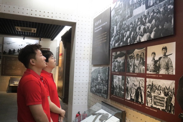 保定理工學(xué)院經(jīng)濟(jì)學(xué)院開展“行走的大思政課”——走進(jìn)晉察冀邊區(qū)革命紀(jì)念館，踏尋紅色足跡，傳承革命精神