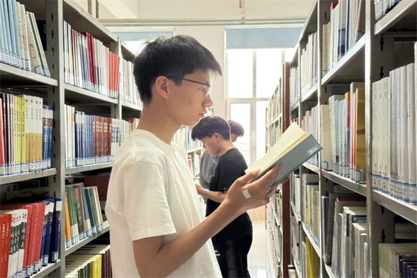 【書香啟智，經(jīng)韻潤心】春光美如斯，讀書正當時——世界讀書日閱讀活動