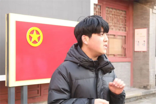 保定理工學(xué)院經(jīng)濟學(xué)院舉行2024年新發(fā)展團員入團儀式暨留法勤工儉學(xué)運動紀(jì)念館主題教育活動