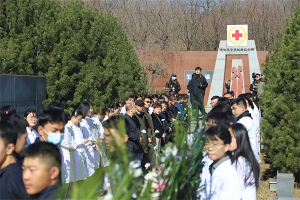“禮敬捐獻?延續(xù)大愛”經(jīng)濟學(xué)院組織師生參加遺體器官捐獻緬懷紀念活動