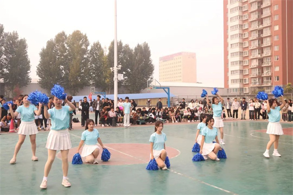 繪夢(mèng)青春，力挽狂“籃”——我院積極參加學(xué)校舉辦的第十九屆籃球賽暨第一屆啦啦操比賽