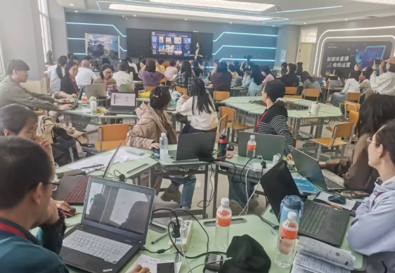 會計學院教師參加課程思政工作坊培訓，探索AI賦能教學新路徑