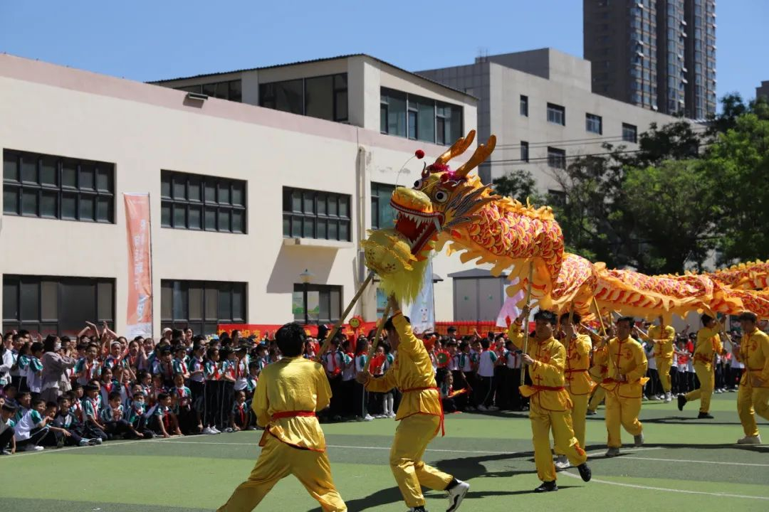 龍舞翩躚潤童心,美育芳華育幼苗