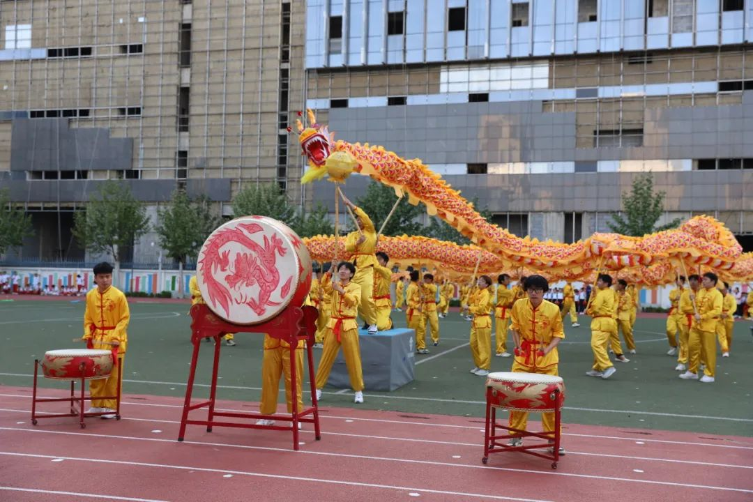 龍舞翩躚潤童心,美育芳華育幼苗