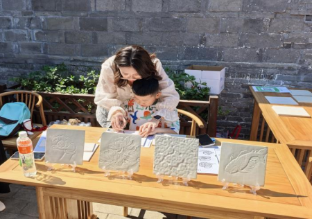 匠心非遺煥新顏 校館聯(lián)袂啟新篇 ——保定理工學(xué)院非遺手工市集燃動(dòng)淮軍公所博物館
