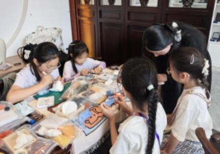匠心非遺煥新顏 校館聯(lián)袂啟新篇 ——保定理工學(xué)院非遺手工市集燃動(dòng)淮軍公所博物館