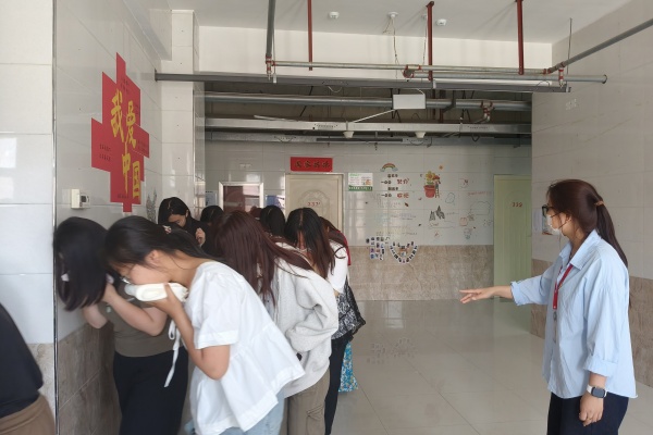 【火海礪行，安全筑基】康復(fù)醫(yī)學(xué)院聯(lián)合經(jīng)濟(jì)學(xué)院開展消防演練活動(dòng)