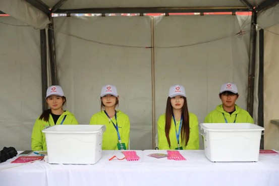熱血青春助跑未來”——保定理工學院藝術(shù)學院志愿者為長城汽車智慧工廠半馬蓄勢添彩