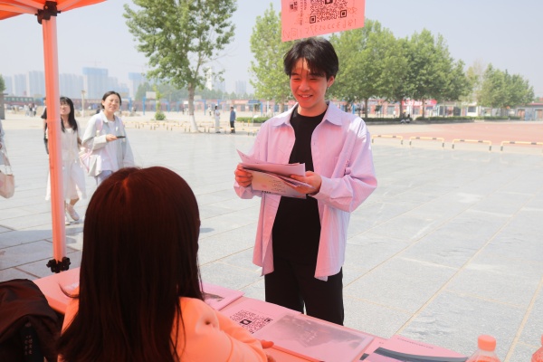 【精準賦能，職通未來】經(jīng)濟學子踴躍參加2025屆春季線下雙選會