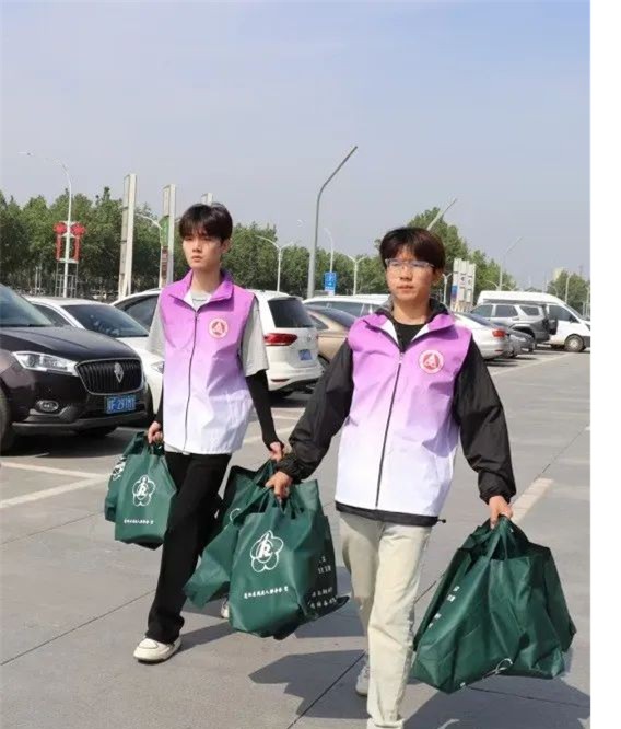 公益活動保定理工學院會計學院青春志愿行，助殘暖人心——保定理工學院會計學院學子為助殘活動注入青春力量