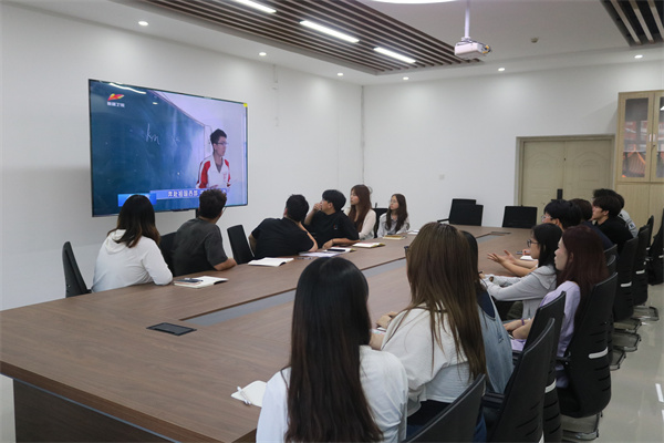 【黨心凝聚，團建生輝】保定理工學(xué)院經(jīng)濟學(xué)院學(xué)習(xí)習(xí)近平總書記給謝依特小學(xué)戍邊支教西部計劃志愿者服務(wù)隊隊員回信精神專題學(xué)習(xí)活動