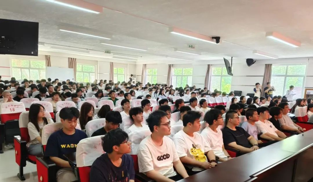 技術(shù)深耕與數(shù)字未來的雙重啟示