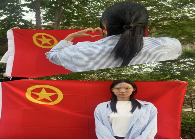 “青春心向團,筑夢新時代”與團旗團徽合影