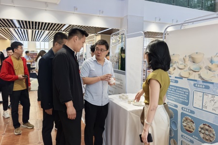 保定理工學(xué)院藝術(shù)學(xué)院2025屆畢業(yè)設(shè)計(jì)作品展盛大開幕，校企共賞藝術(shù)盛宴