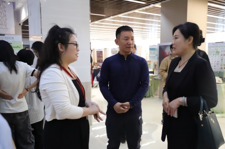 保定理工學(xué)院藝術(shù)學(xué)院2025屆畢業(yè)設(shè)計(jì)作品展盛大開幕，校企共賞藝術(shù)盛宴