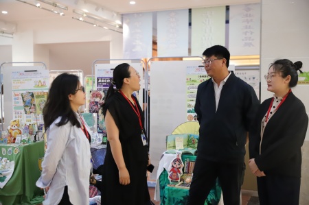 保定理工學(xué)院藝術(shù)學(xué)院2025屆畢業(yè)設(shè)計(jì)作品展盛大開幕，校企共賞藝術(shù)盛宴