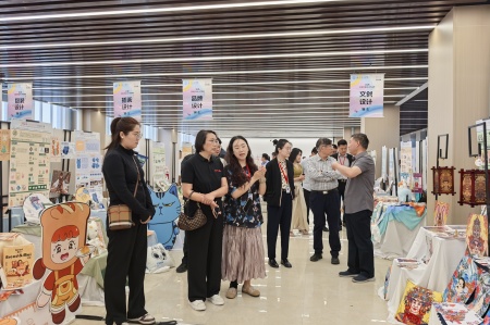 保定理工學(xué)院藝術(shù)學(xué)院2025屆畢業(yè)設(shè)計(jì)作品展盛大開幕，校企共賞藝術(shù)盛宴